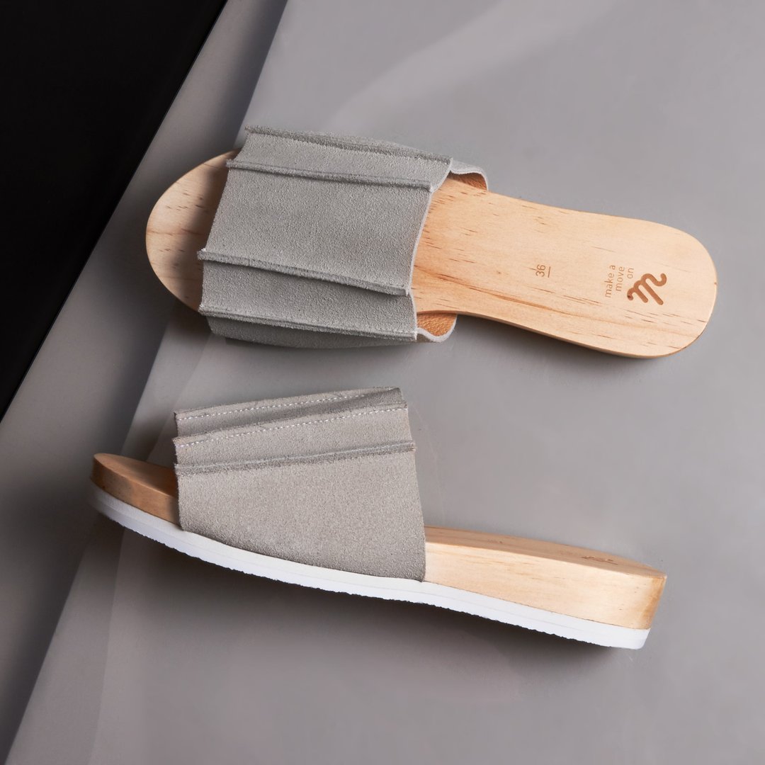 Ivory-Over Block Sandals - 男女凉鞋 - 真皮 白色