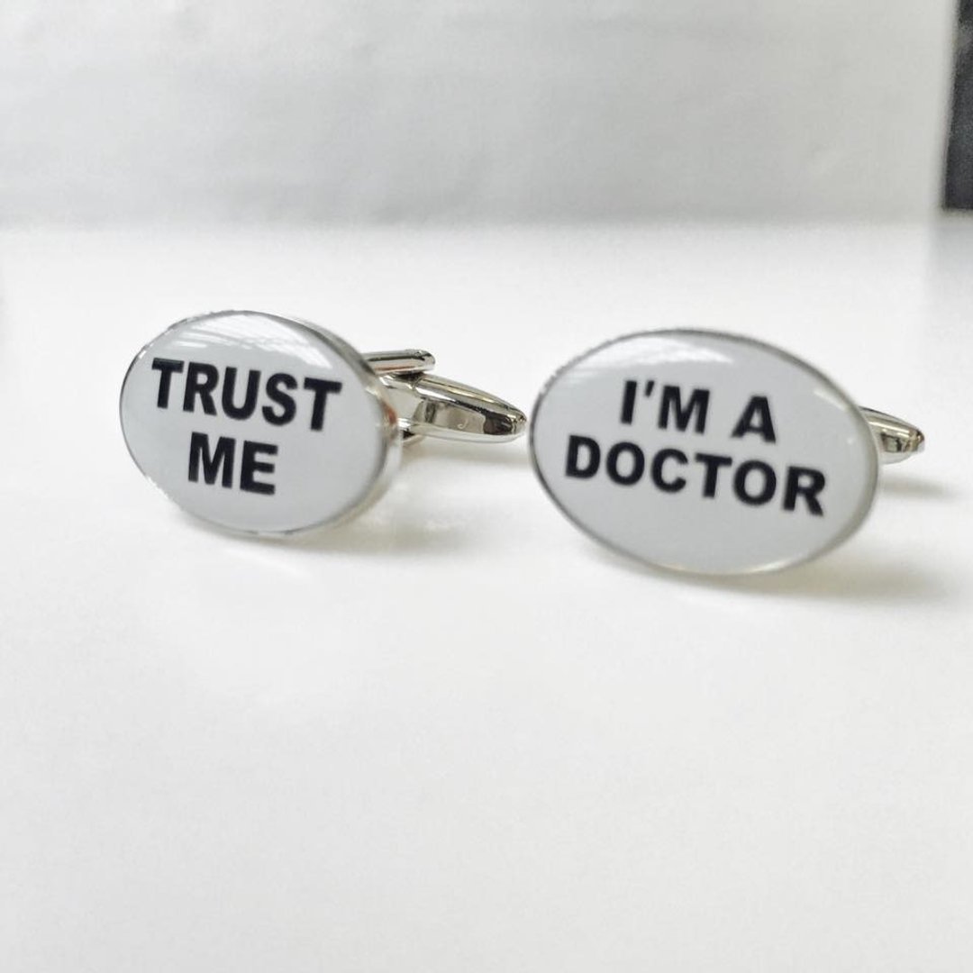 医生系列 相信我我是医生 袖扣 Trust Me, I'm a Doctor Cufflink - 袖扣 - 其他金属 