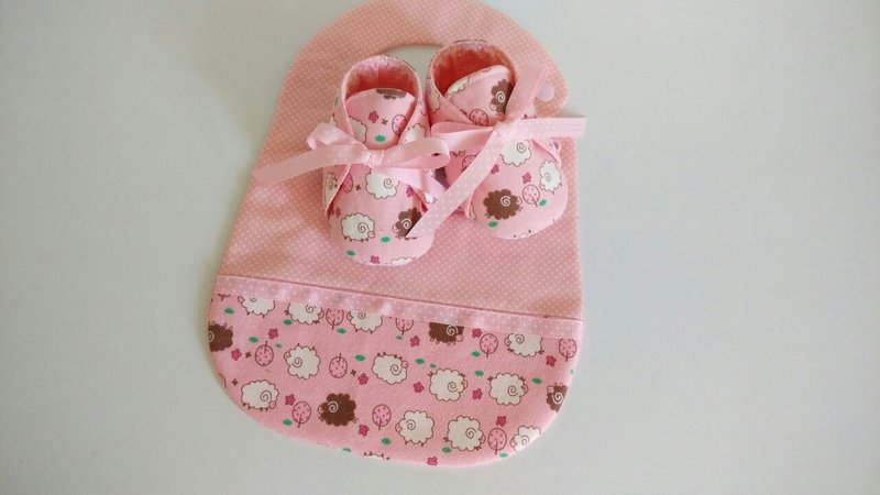 粉粉羊弥月礼物 婴儿鞋+围兜 - 婴儿鞋 - 棉．麻 粉红色