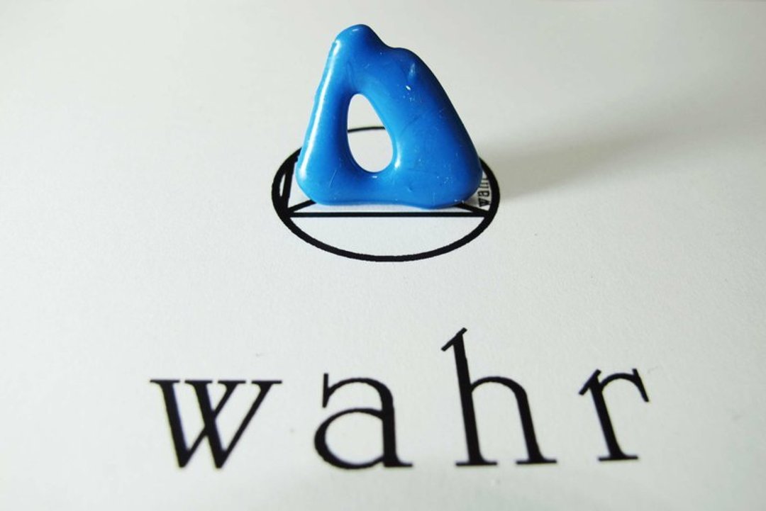【Wahr】蓝海耳环 - 耳环/耳夹 - 其他材质 蓝色
