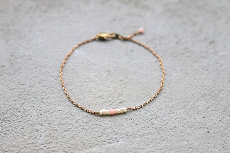 <☞ HAND IN HAND ☜> 蛋白石-小串烧 黄铜手链（0123） - 手链/手环 - 宝石 粉红色