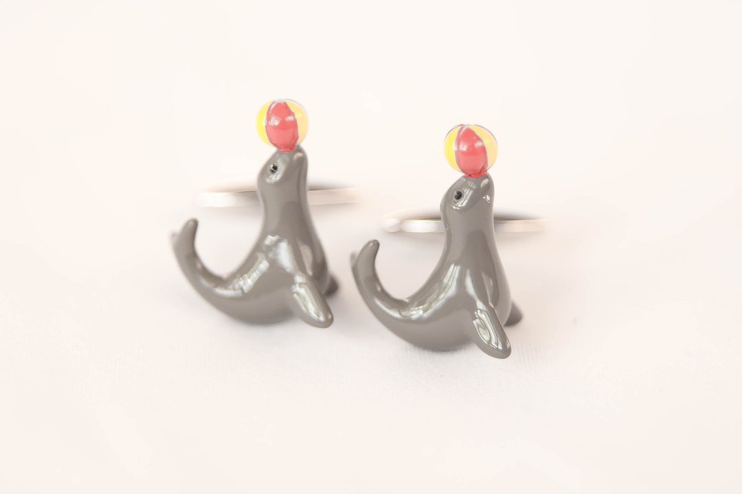 海狮玩球 袖扣 Dolphin Play Ball Cufflink - 袖扣 - 其他金属 
