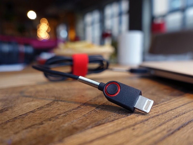 O2 MFI认证 iphone Lightning 传输充电线(抗折耐弯设计) -黑色 - 手机壳/手机套 - 塑料 黑色