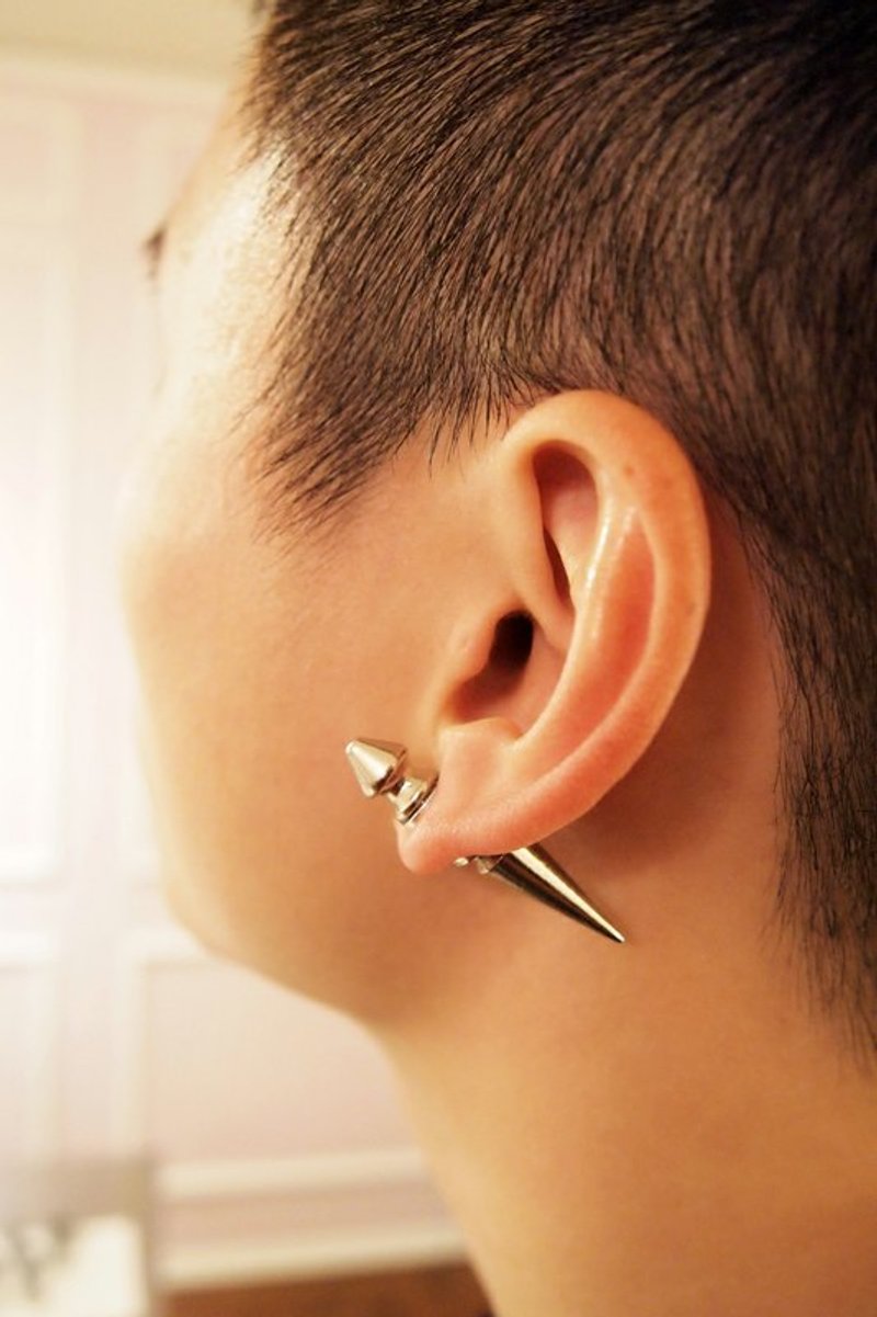 台湾原创 Double M 金属铆钉耳环 - 耳环/耳夹 - 其他金属 白色