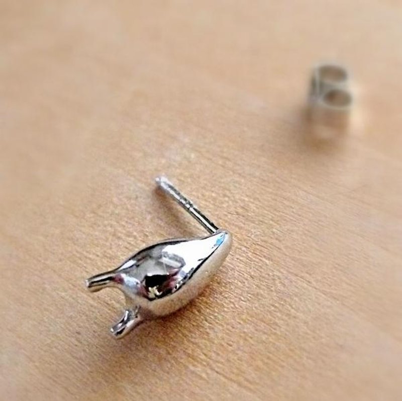 LITTLE FOOT 耳钉 - 耳环/耳夹 - 其他金属 灰色