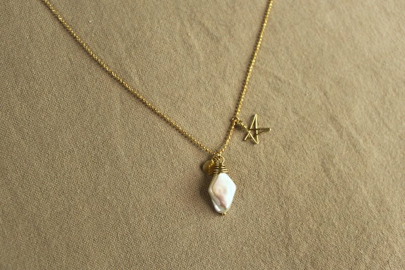 Ohappy典雅系列｜极光珍珠铜黄镀金项链 - 项链 - 其他金属 金色