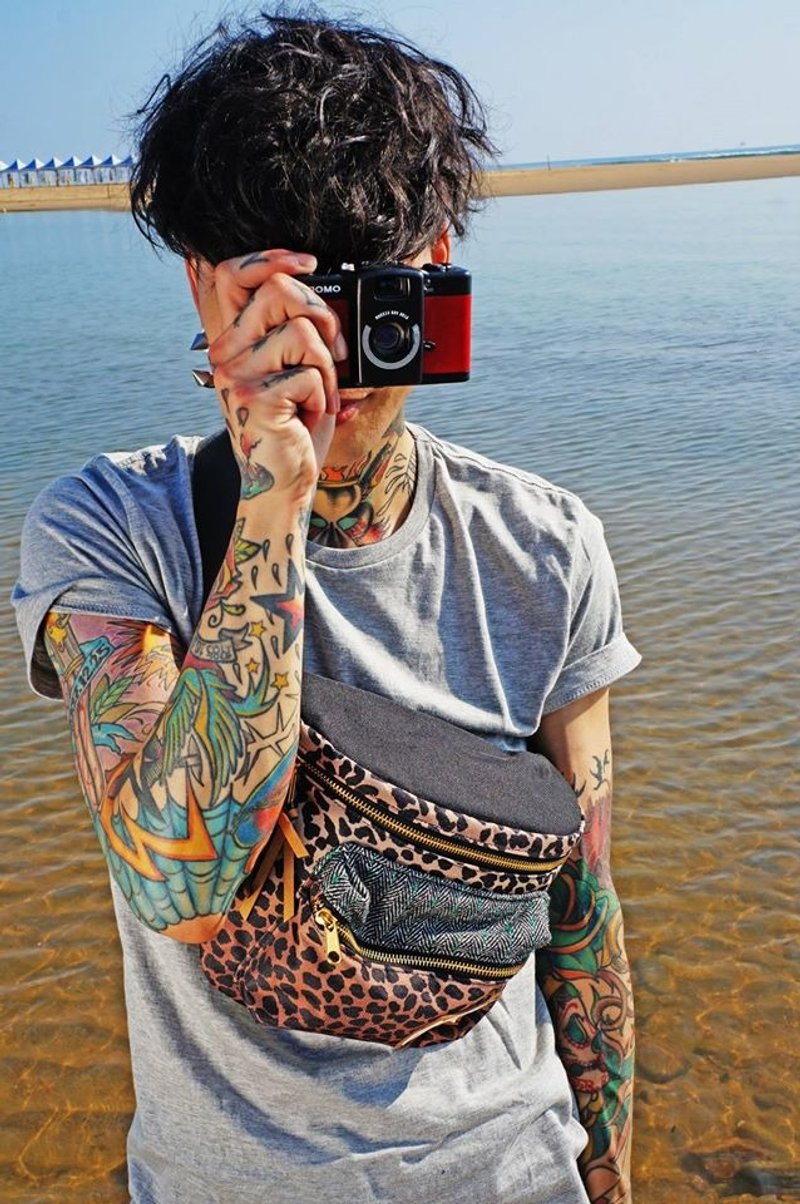 火柴木设计 Matchwood Portable 腰包 侧背包 斜背包 小物收纳包 胸前包 豹纹 - 侧背包/斜挎包 - 其他材质 金色