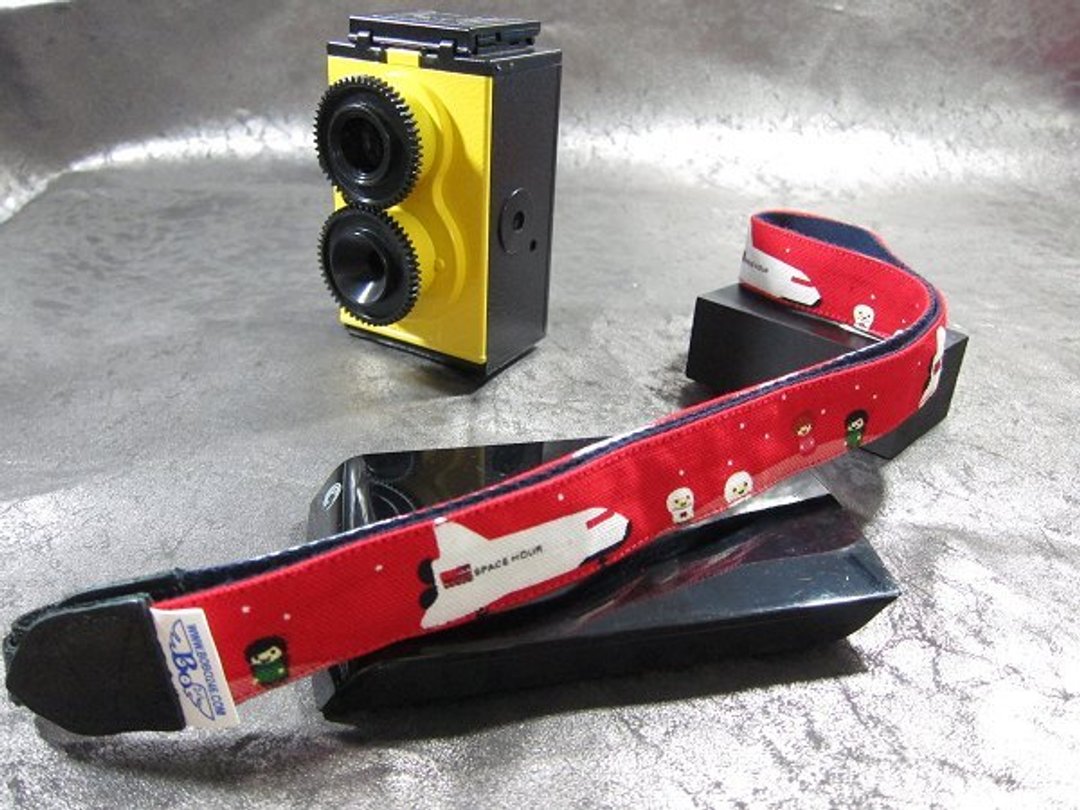 "梦想外太空" 舒压背带 相机 乌克丽丽    Camera  Strap - 相机背带/脚架 - 其他材质 红色