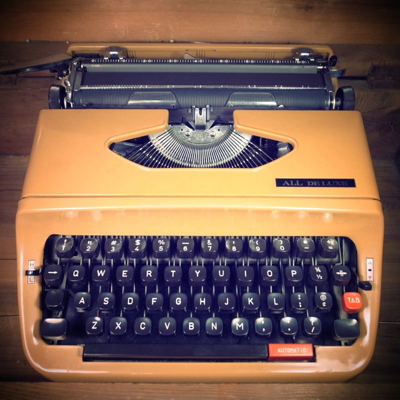 [ 老骨头 ] 早期 日本制 all deluxe 芥末黄 土黄色 打字机 VINTAGE 摆设 装饰 古董 普普风 工业 - 摆饰 - 其他金属 黄色