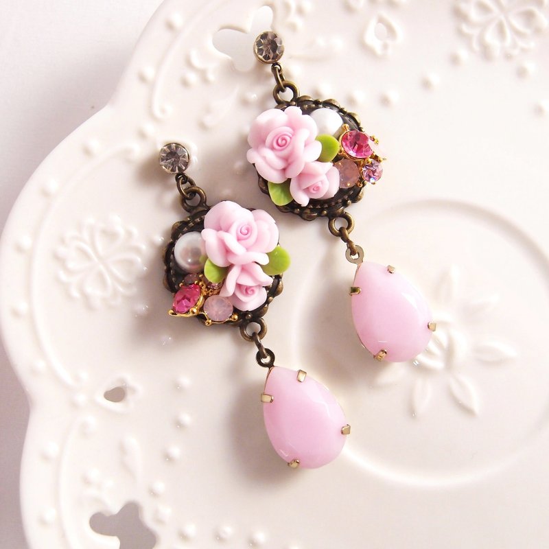 听见花之语【 Cr0104-4 】听见花之语。玫瑰 x 水钻 x 摇曳式垂坠耳环 夹式耳环 不锈钢耳针 - 耳环/耳夹 - 其他材质 粉红色