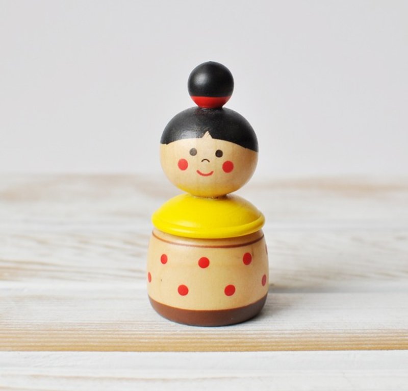 【日本Decole】木制小物收纳盒 / 儿童乳牙盒(丸子头小女孩造型) - 收纳用品 - 木头 黄色