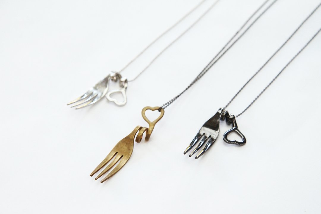 <Pisces{ ♓爱心叉子项链♓ - 项链 - 其他金属 