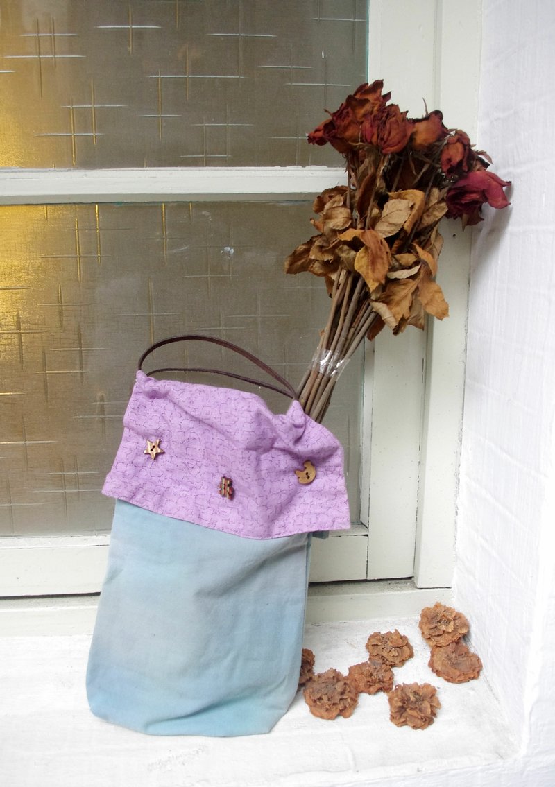 [母阿]茄子先生　手提小包 姑且当作午餐包  手染布 真皮提把 - 化妆包/杂物包 - 其他金属 紫色