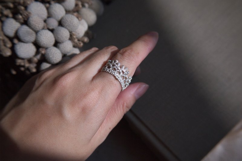 礼物_礼物/微光闪耀蕾丝戒指纯银CHOCCY - 戒指 - 其他金属 灰色
