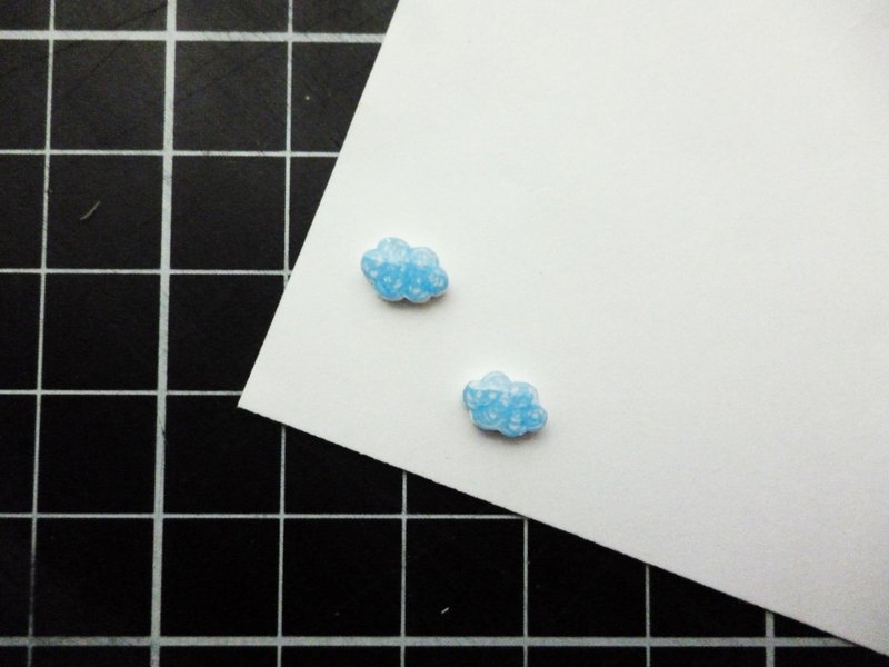 Fei，story - 手绘蓝云耳环 防过敏耳针/耳夹 - 耳环/耳夹 - 塑料 蓝色