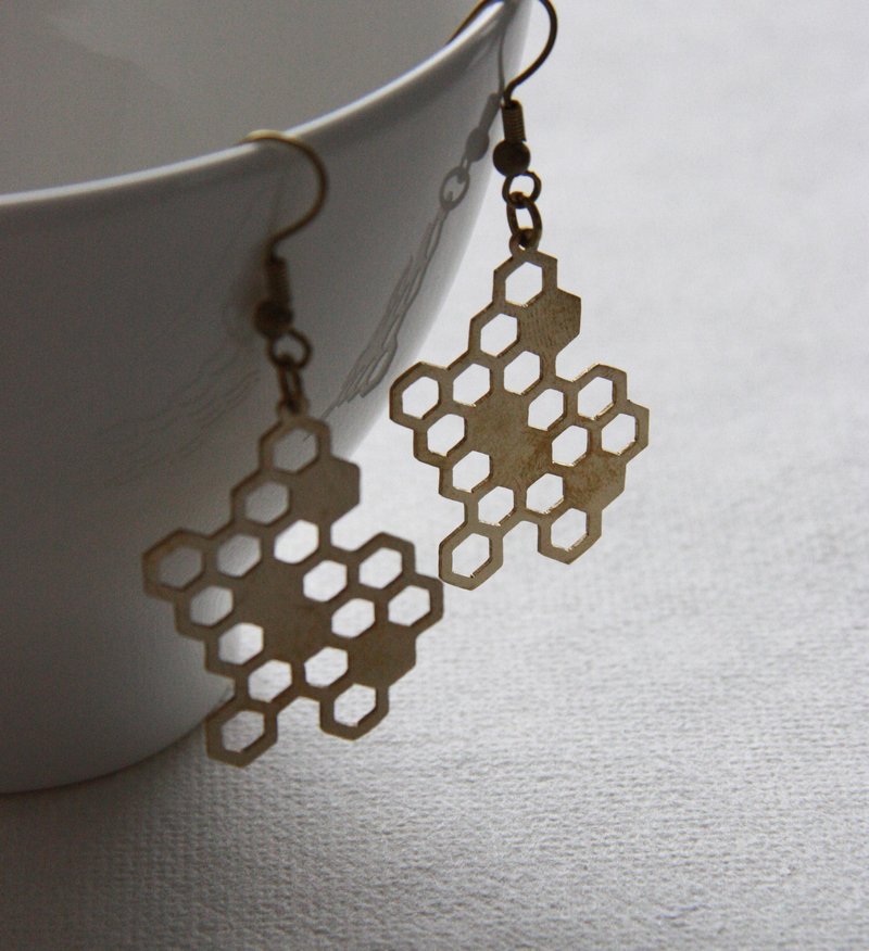蜂巢黄铜耳环 - 耳环/耳夹 - 其他金属 金色