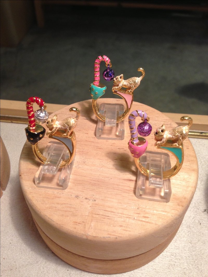 猫咪铃铛 立体戒指 - 戒指 - 其他金属 