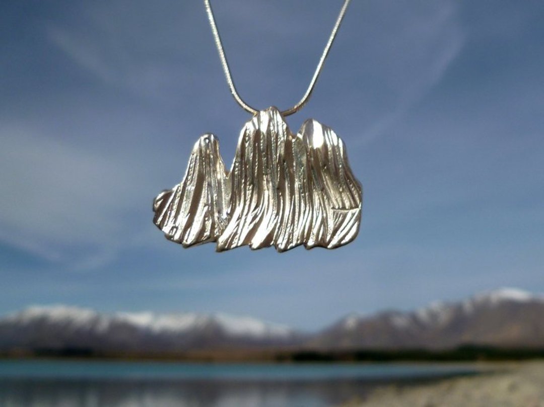 ▓░ 银 / Ying /   戒 / Chieh /  ▓░《 山：Torres del Paine 》手工限量版本 925纯银项链 - 项链 - 其他金属 灰色