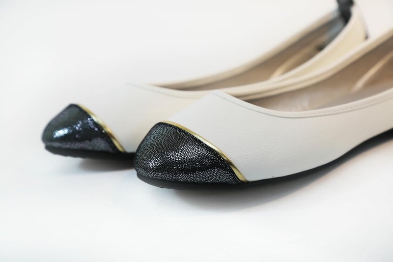 晶典对白 (经典白) WL微尖楦平底鞋－White Flat - 女款牛津鞋/乐福鞋 - 真皮 白色