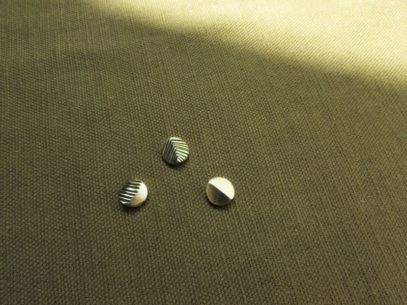 leaves earrings_叶子耳环 | 百变造型 多样搭配 个性商品 - 耳环/耳夹 - 银 银色