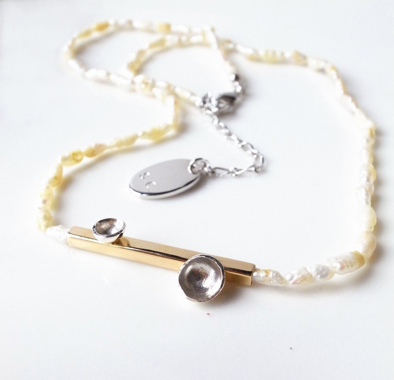 几何手工长形都会珍珠小项链, Handmade Pearl necklace in silver and brass - 项链 - 宝石 白色