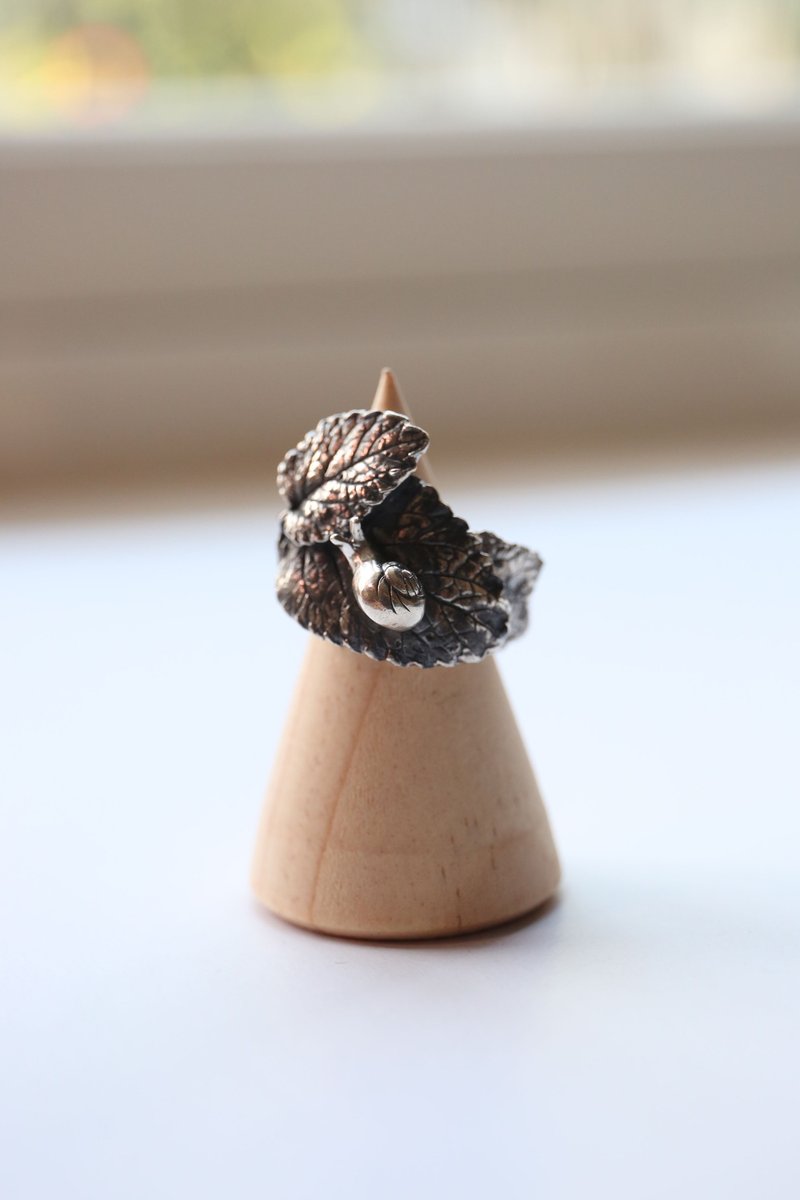 Petite Fille 女未女未手工银饰 缓慢 树叶蜗牛纯银戒指 - 戒指 - 其他金属 银色