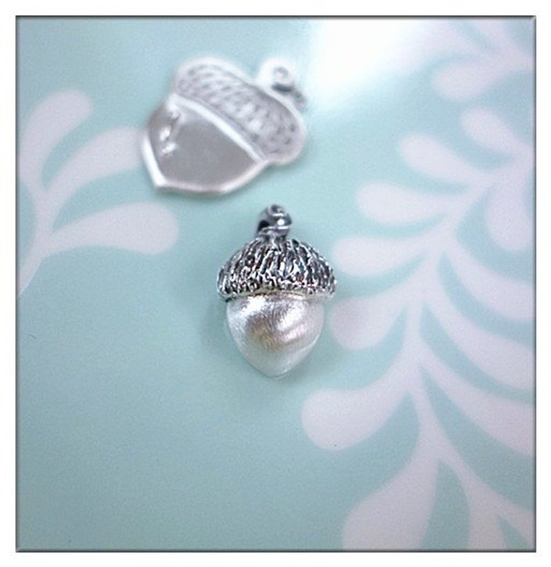 **~半立体= 小小橡果 + 16~18寸纯银项链~** novtzu纯手作 - 项链 - 纯银 银色