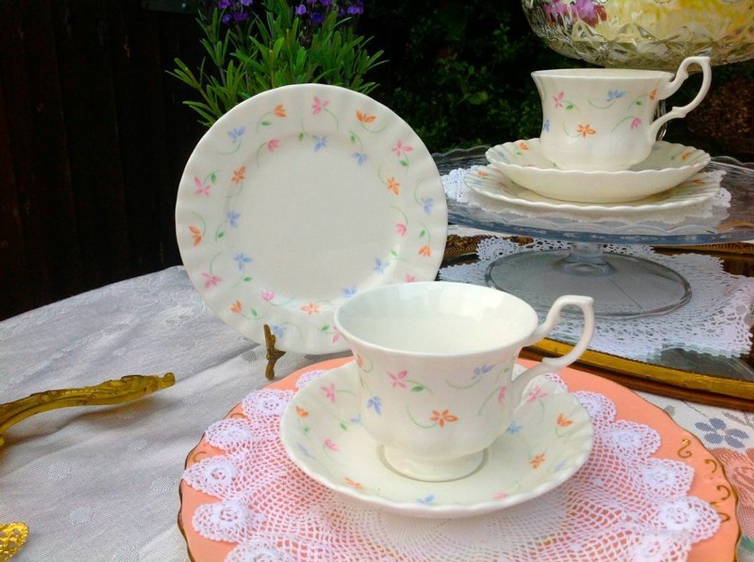 ♥安妮疯古物♥vintage 复古 古董英国骨瓷-皇家阿尔巴特Royal Albert 1987年英国制花茶杯三件组~库存品全新 - 茶具/茶杯 - 其他材质 粉红色