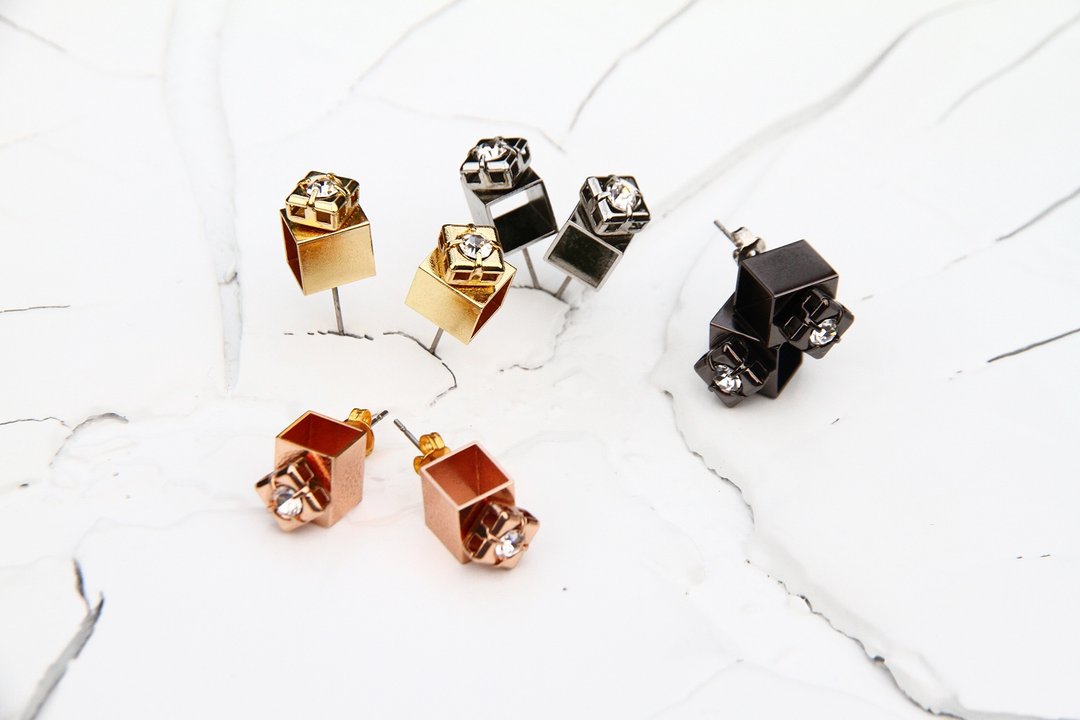 几何型cube立方体锆石耳环 / Cube Zircon Earring - 耳环/耳夹 - 其他金属 