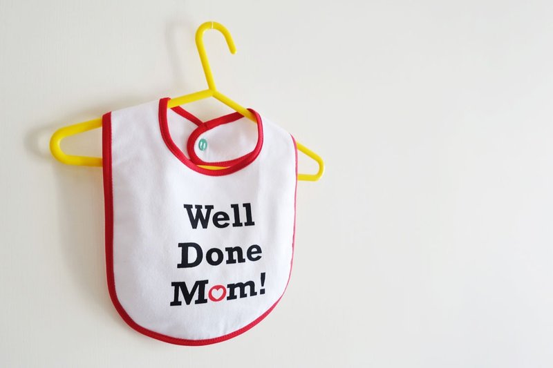::心里话系列:: Well done mom 围兜兜 - 围嘴/口水巾 - 棉．麻 红色