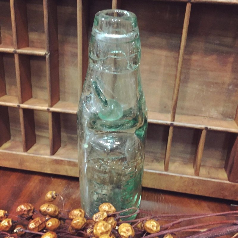 英国制 早期老玻璃瓶 1850~1930年代 弹珠气水 - 摆饰 - 玻璃 多色