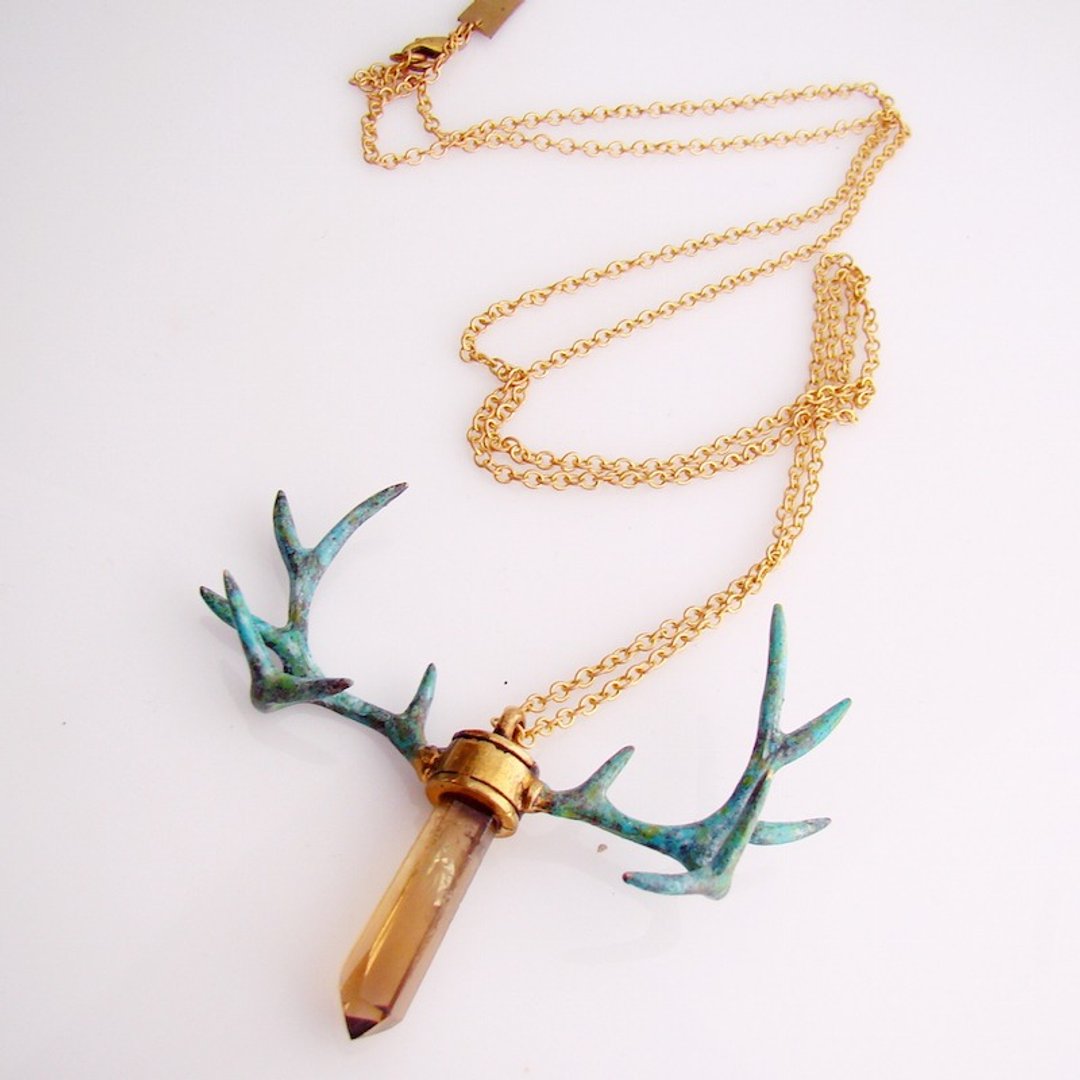 Patina Stag horn pendant with smoky raw quartz stone and patina color - 项链 - 其他金属 