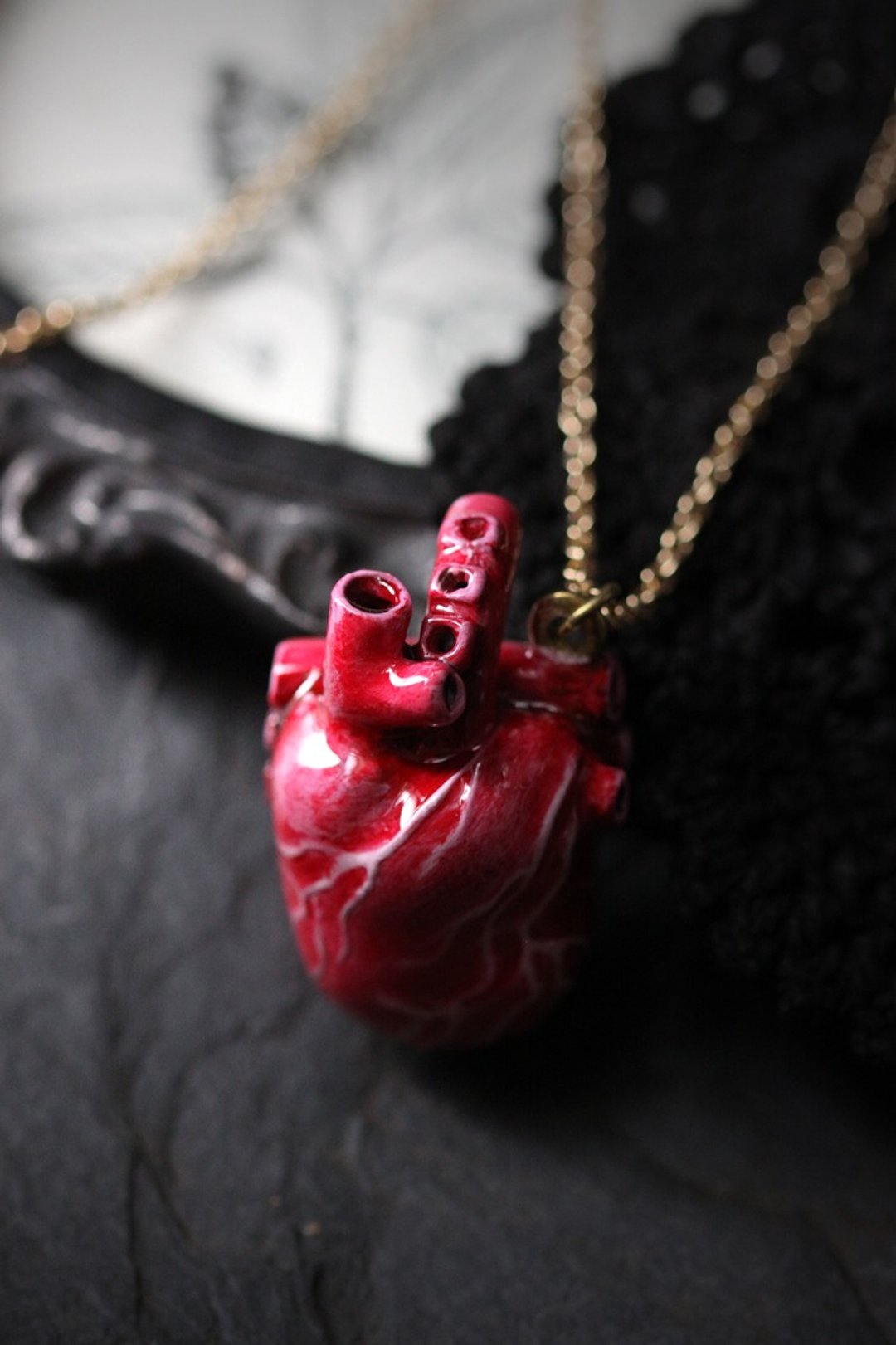 Anatomical Heart Necklace by Defy - Handcrafted Painting. - 项链 - 其他金属 