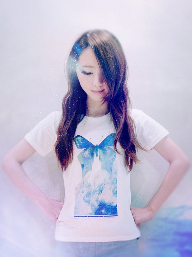 FLY AWAY TO THE END OF THE WORLD / T-Shirt (白) - 女装 T 恤 - 棉．麻 白色