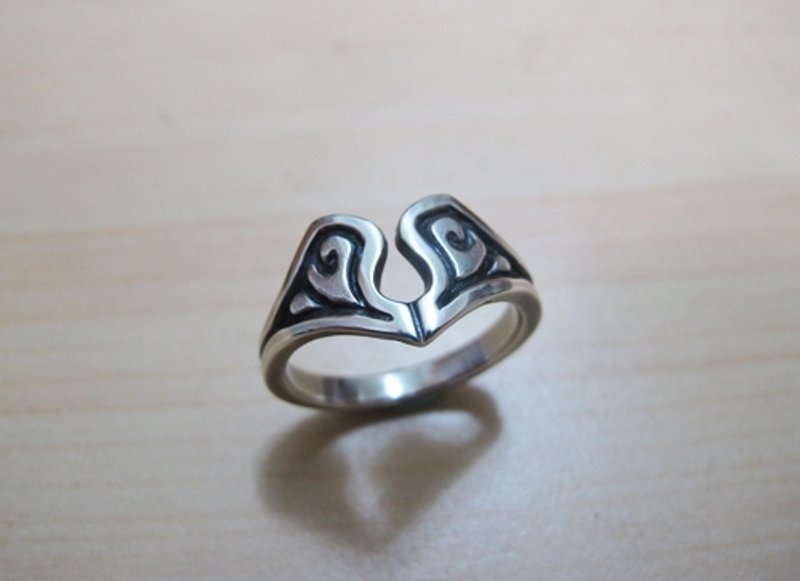 纯银戒指-盔芯 {Heart inside Armor / 925 Sterling Silver} - 戒指 - 其他金属 黑色