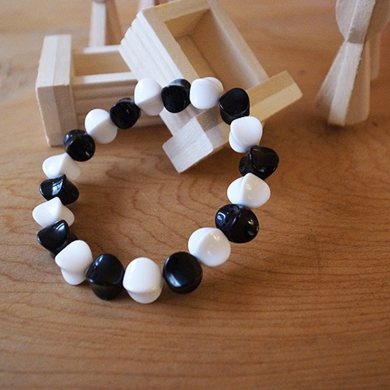 ☽柒夕手作☽【07164】庞克风黑白杨桃珠手环 - 手链/手环 - 其他材质 黑色
