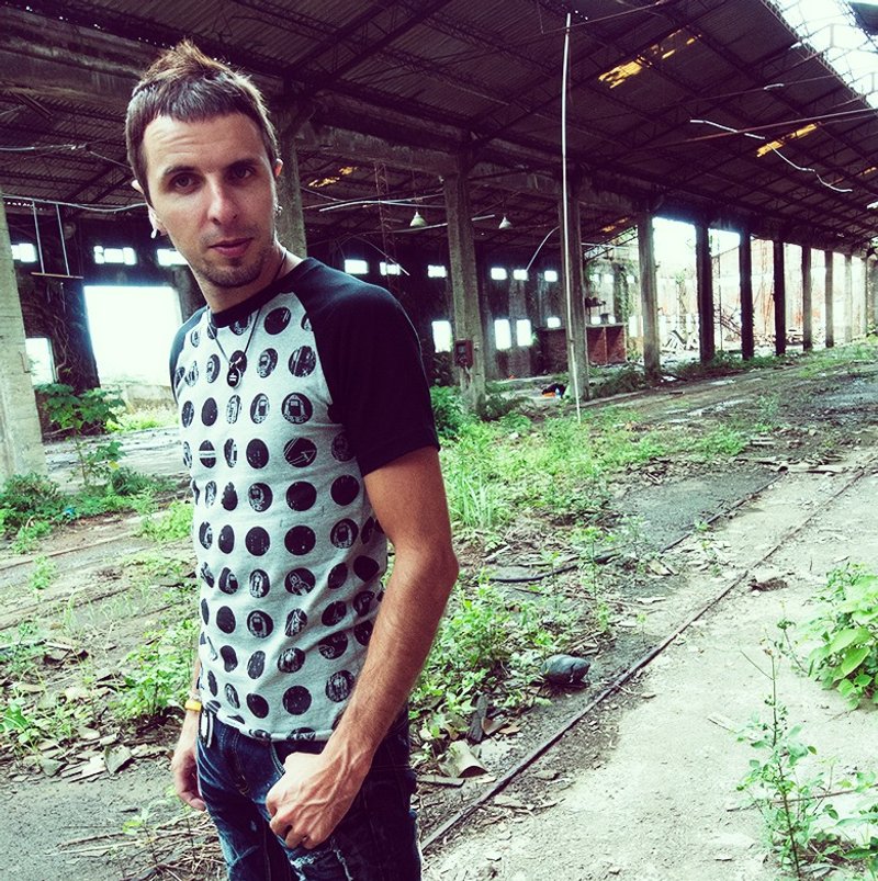 【买一送一】Well Spotted 复刻版 T恤 灰色 短袖/七分袖 - 男装上衣/T 恤 - 棉．麻 灰色