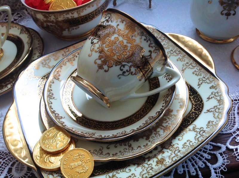 ♥安妮疯古物♥日本骨瓷 Noritake 副牌 Meito 全立体手绘古董花茶杯 咖啡杯三件组 新年礼物 - 茶具/茶杯 - 其他材质 金色