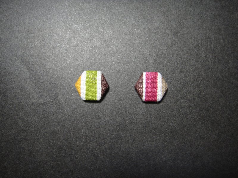 (C) 直条六角_布制六角钮扣耳环 H22BT/UY45 - 耳环/耳夹 - 其他材质 