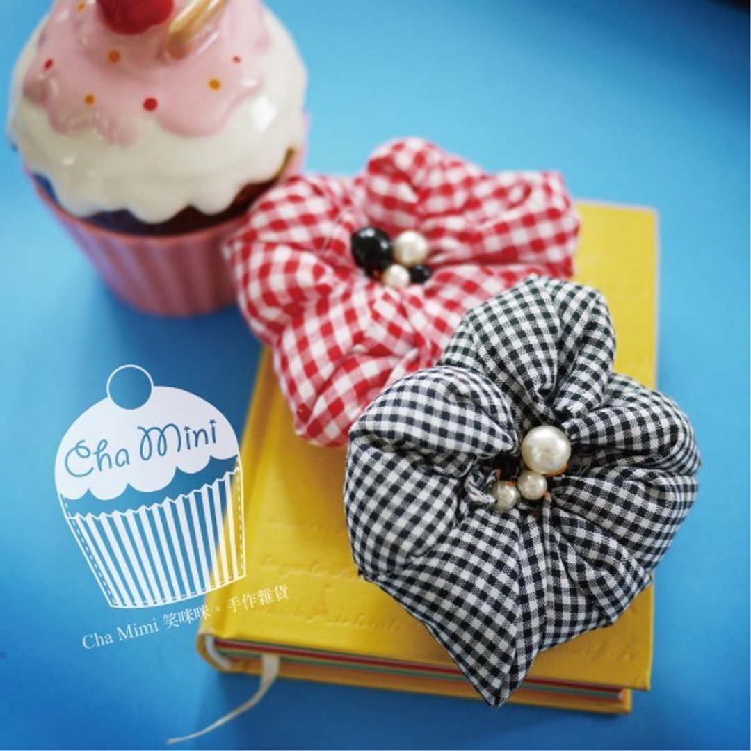 Cha mimi。小花砰砰胸针 bloom brooches！ - 胸针 - 棉 黑色
