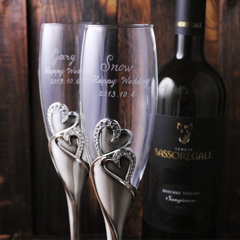 (一对价)【DOUBLE HEART】双心水晶香槟对杯礼组 玻璃酒杯雕刻 结婚送礼 婚礼酒杯 结婚用香槟杯 - 其他 - 玻璃 灰色