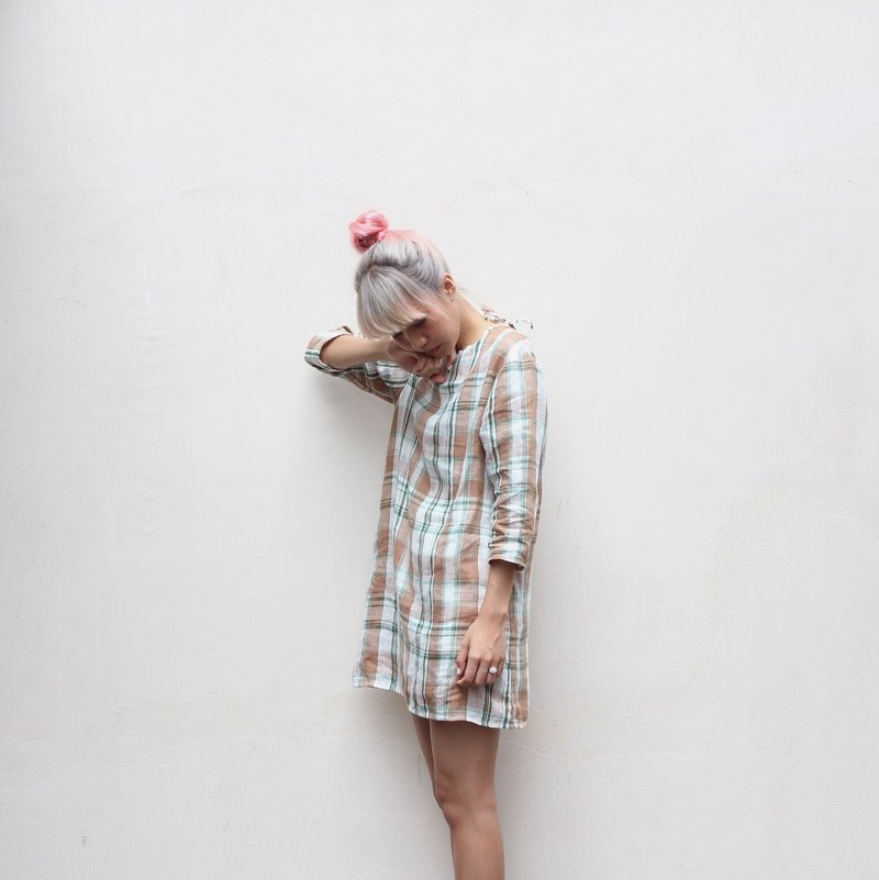 梦想小姐的格子洋装（一起吃圣诞树干蛋糕吧）(Daydreamer Mini Dress (Noel Cake)) - 洋装/连衣裙 - 其他材质 咖啡色