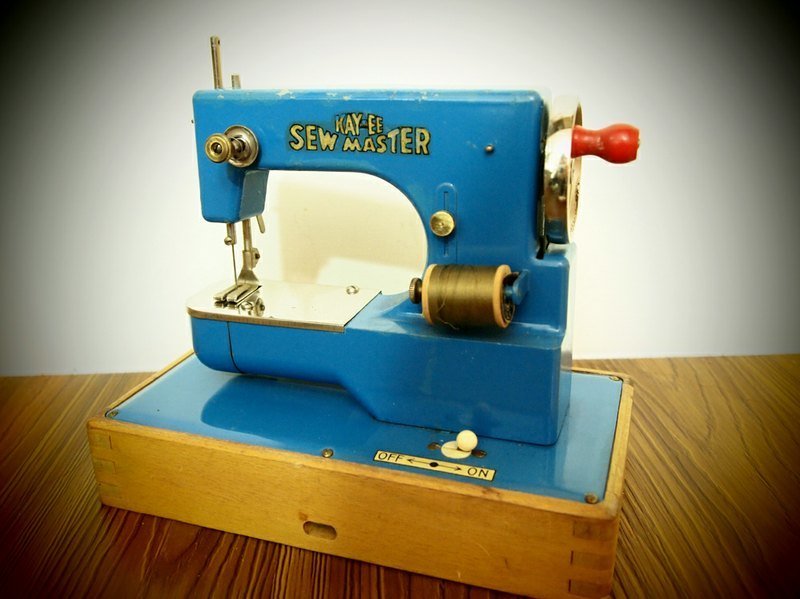 1940年代德国古董缝纫机 KAY an EE TOY SEWING MACHINE 蓝 - 其他 - 其他材质 蓝色