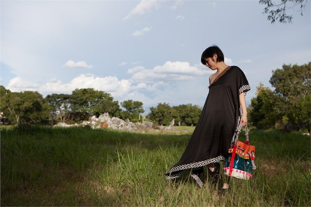 'LUNA' One Shoulder Beach Dress; Dipped Hem in Onyx Black (ONE SIZE) - 洋装/连衣裙 - 棉 黑色