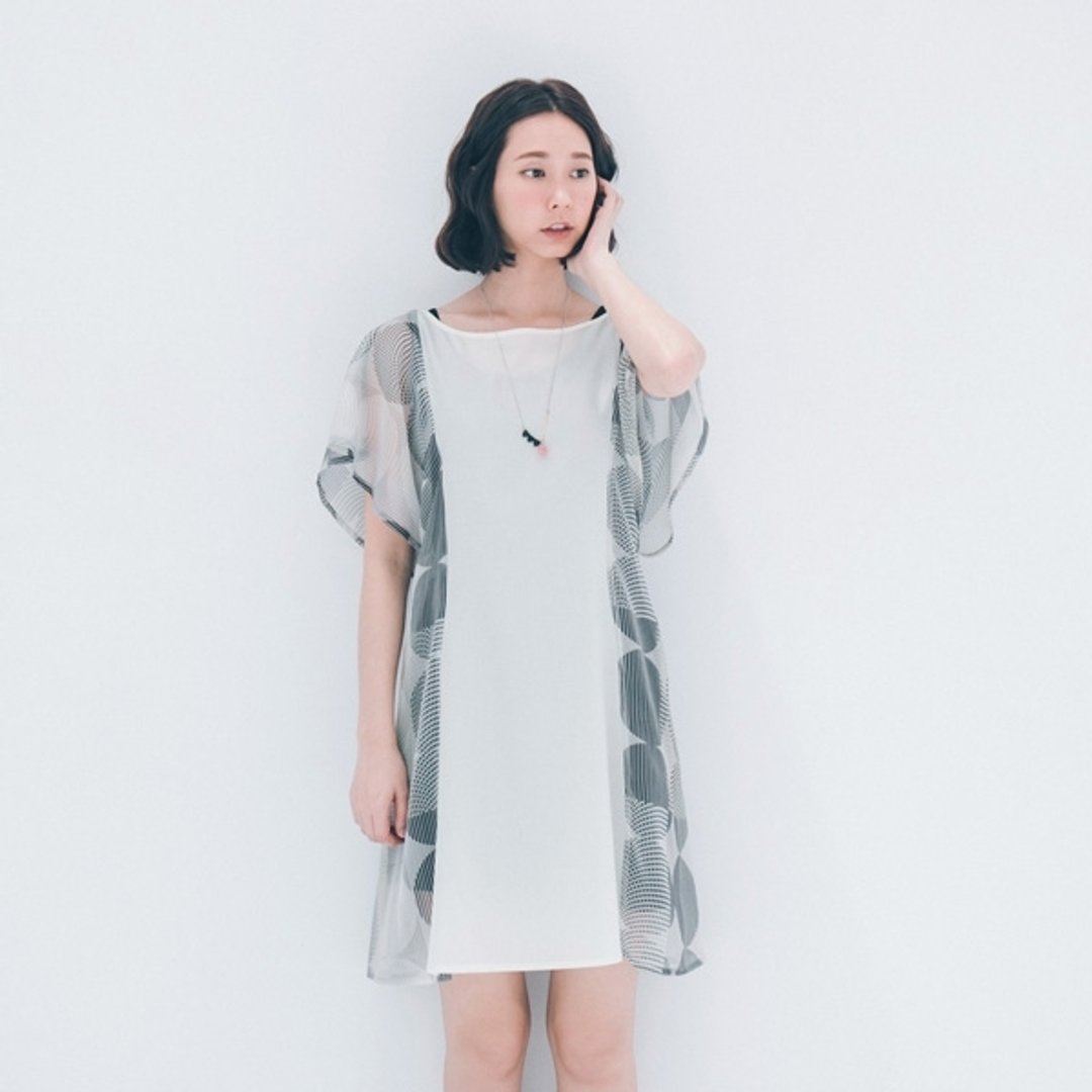 【许许儿】波浪感泡泡拼接洋装-灰 - 女装上衣 - 其他材质 灰色