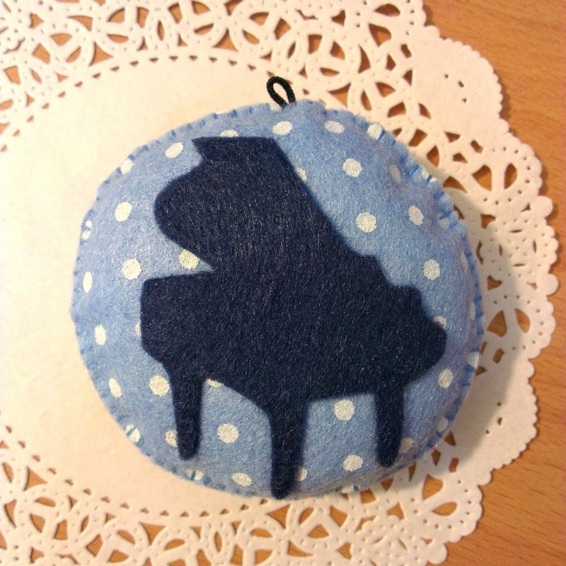 【钢琴不织布吊饰】音乐 乐器 钢琴 不织布 玩偶 手创 定制化 订做《米思熊》情人节礼物 - 吊饰 - 其他材质 蓝色