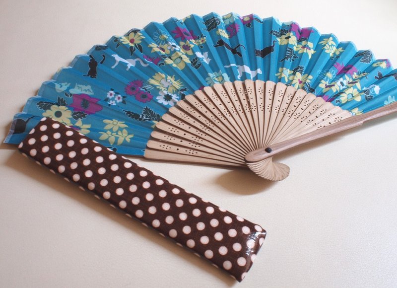 Hiya Lohas。炎炎夏日随身凉爽扇子套组-花丛猫咪(最后一组) - 电扇 - 其他材质 蓝色