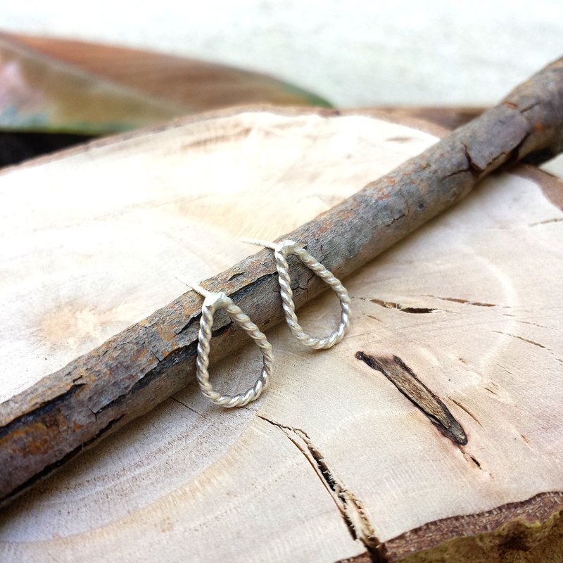 纯银麻花小水滴耳钉 - 耳环/耳夹 - 其他金属 银色