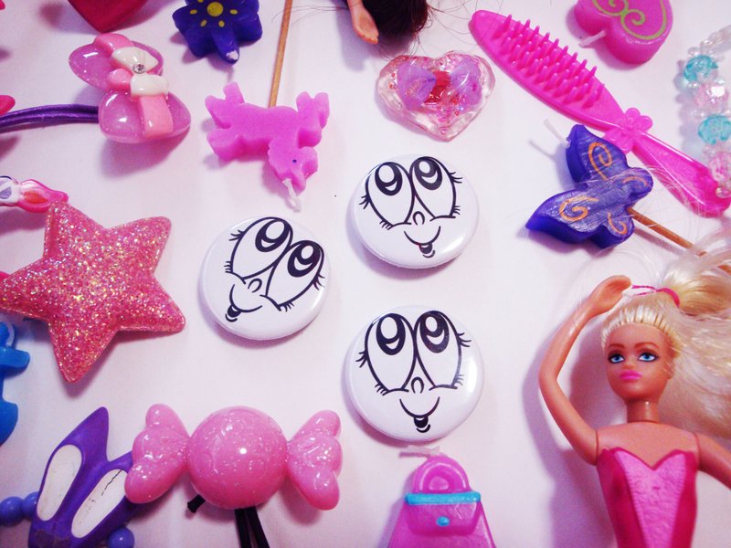 《胸章 别针 胸针》“开开心心”的感觉 - 胸针 - 其他金属 黑色