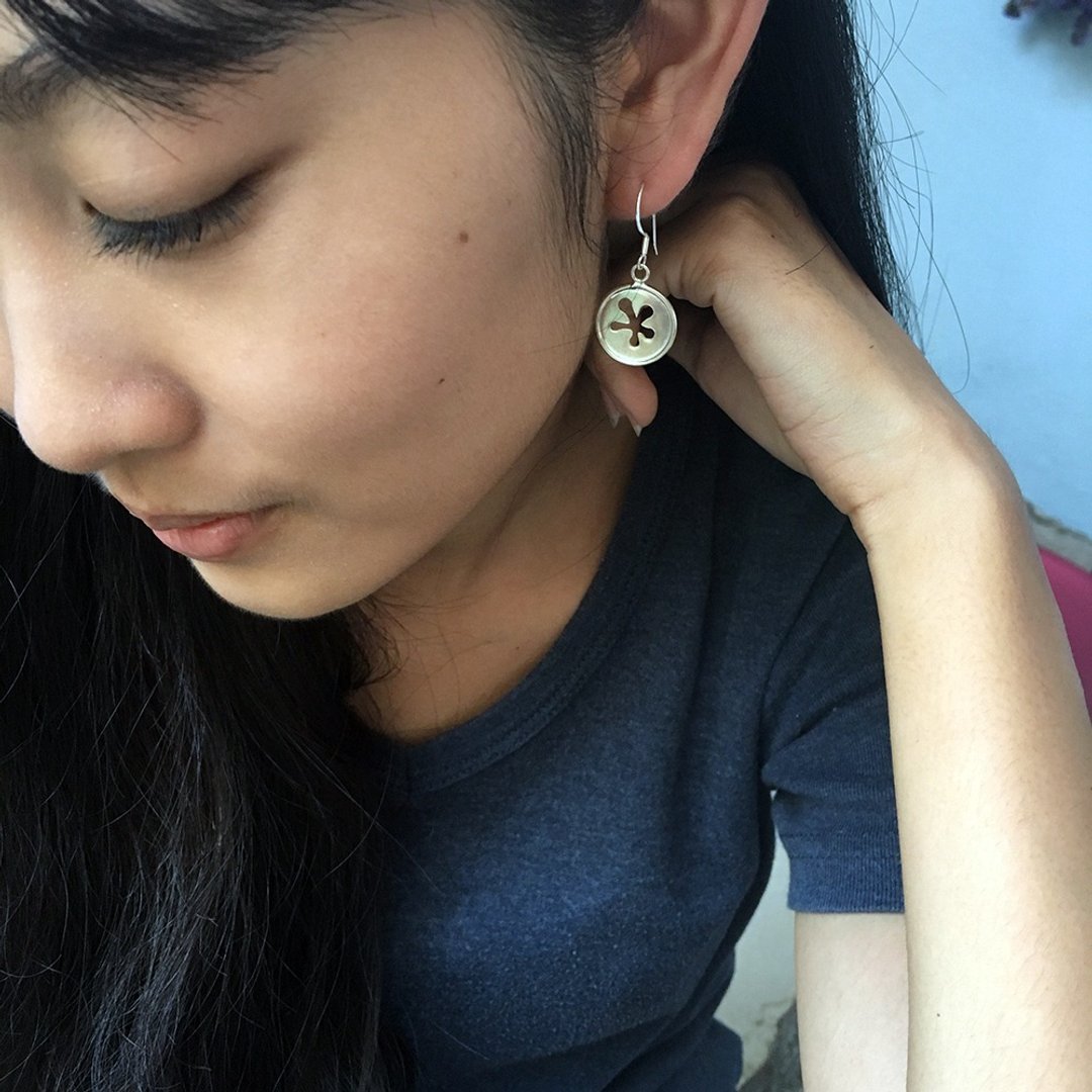 花语 纯银耳勾式耳坠,HANDICRAFT POEMS手作的诗,爱自己,幸福中! - 耳环/耳夹 - 纯银 